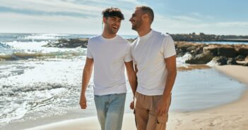 Plattform für schwule Männer weltweit (Foto: AdobeStock_695287475 poto8313)
